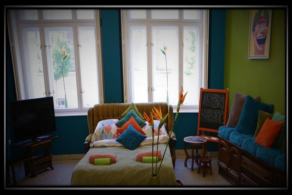 Happy Colours In Old Town Apartment *