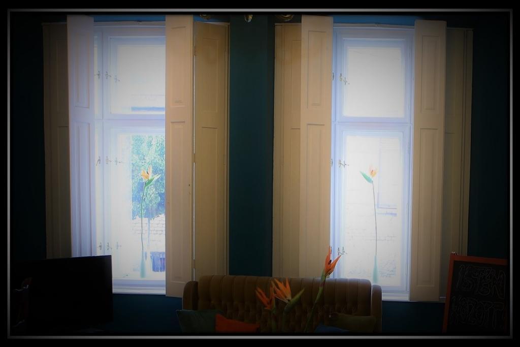Happy Colours In Old Town Apartment *
